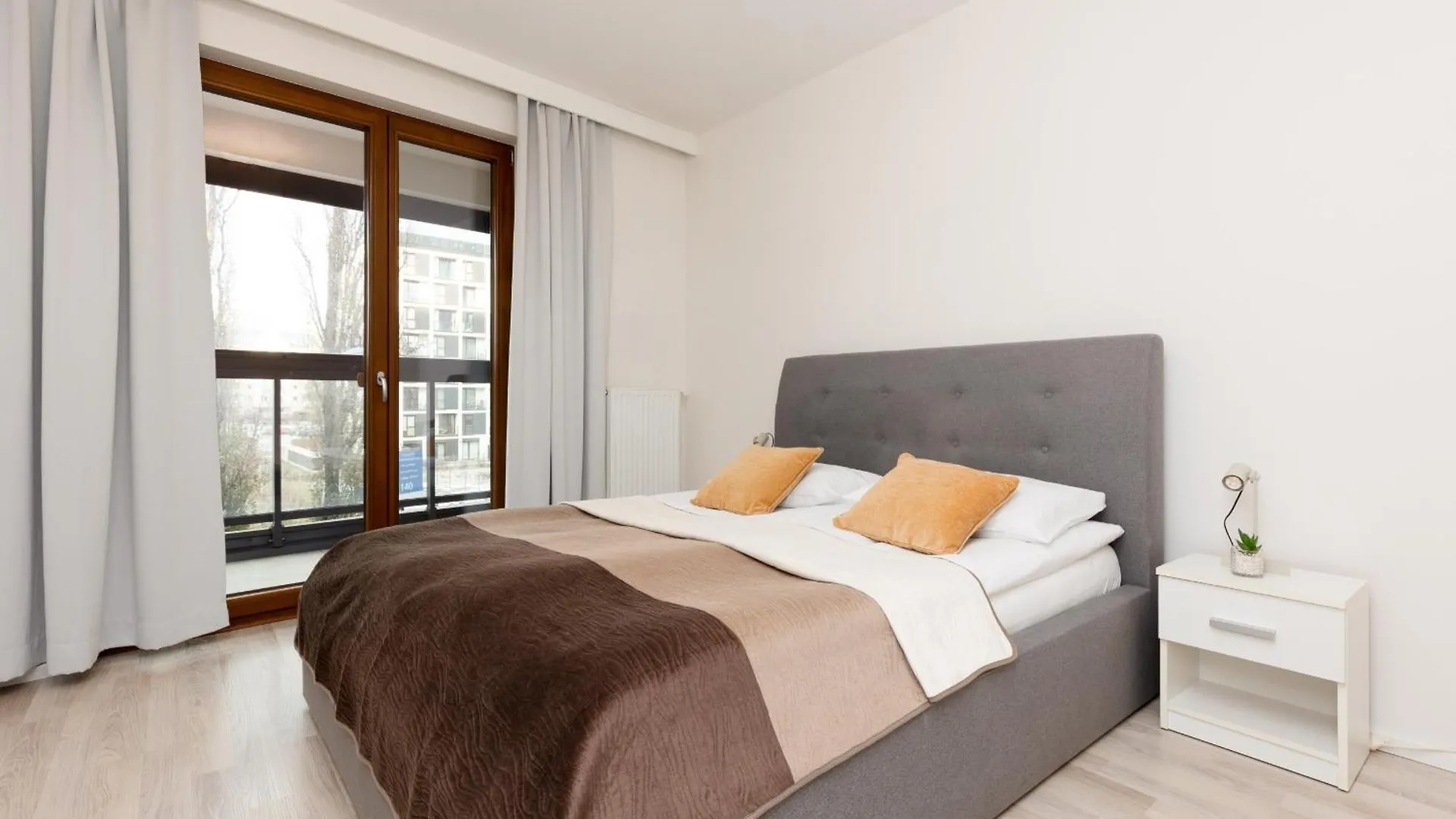 Grzybowska Apartment With Air Conditioning & Balcony Warsaw By Renters Prestige